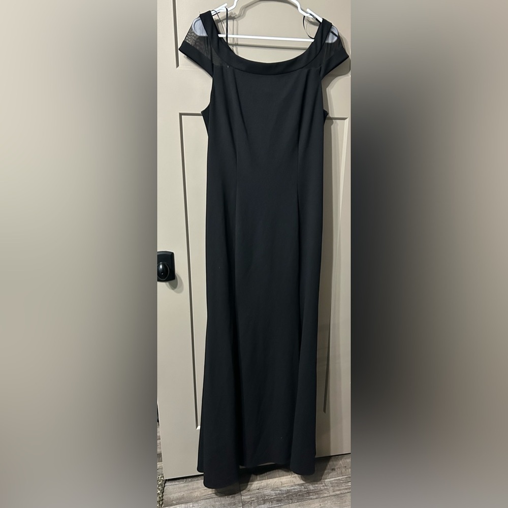 Vince Camuto Elegant Black Off-Shoulder long dress sheer